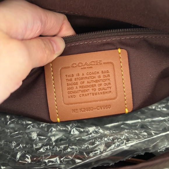 BNWT Authentic Coach Large Rowan in Maple - Picture 6 of 6